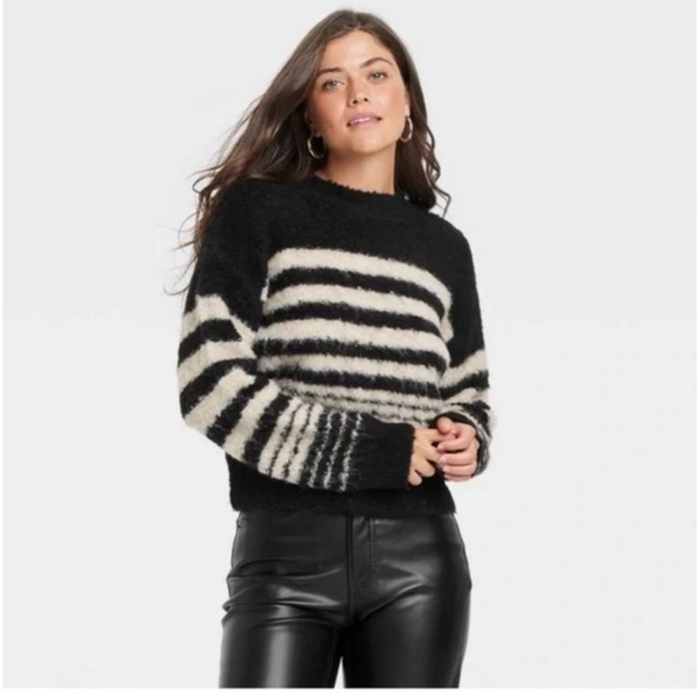 NWT Universal Thread Boucle Black and Cream Sweater